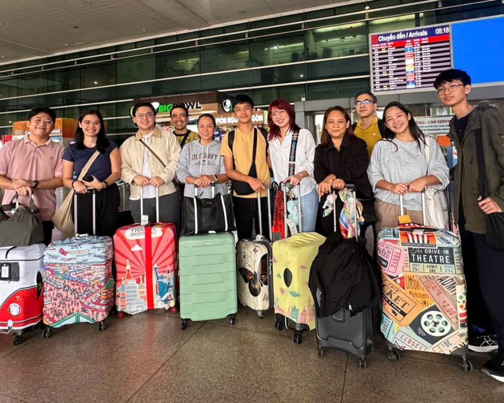 China tourist arrive Tan Son Nhat airport