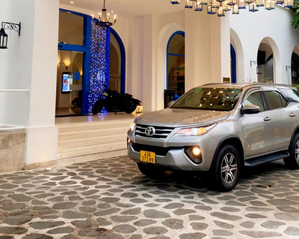 Private car pick up at Hoian to Hue