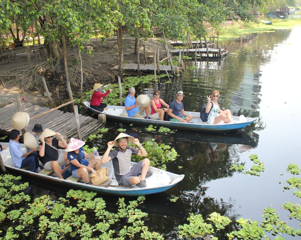 Tan-Lap-floating-village