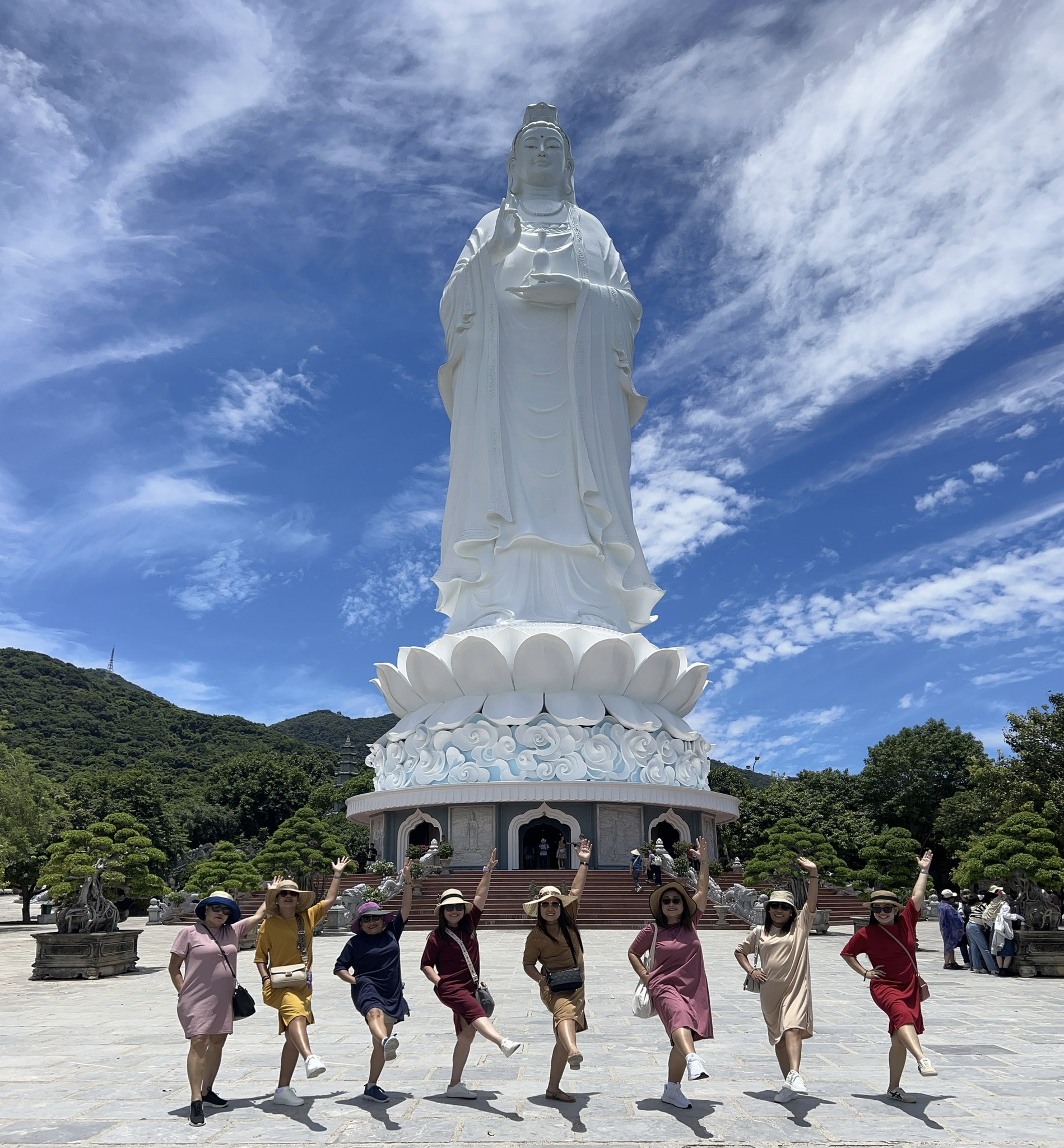 The-tallest-Lady-Buddha