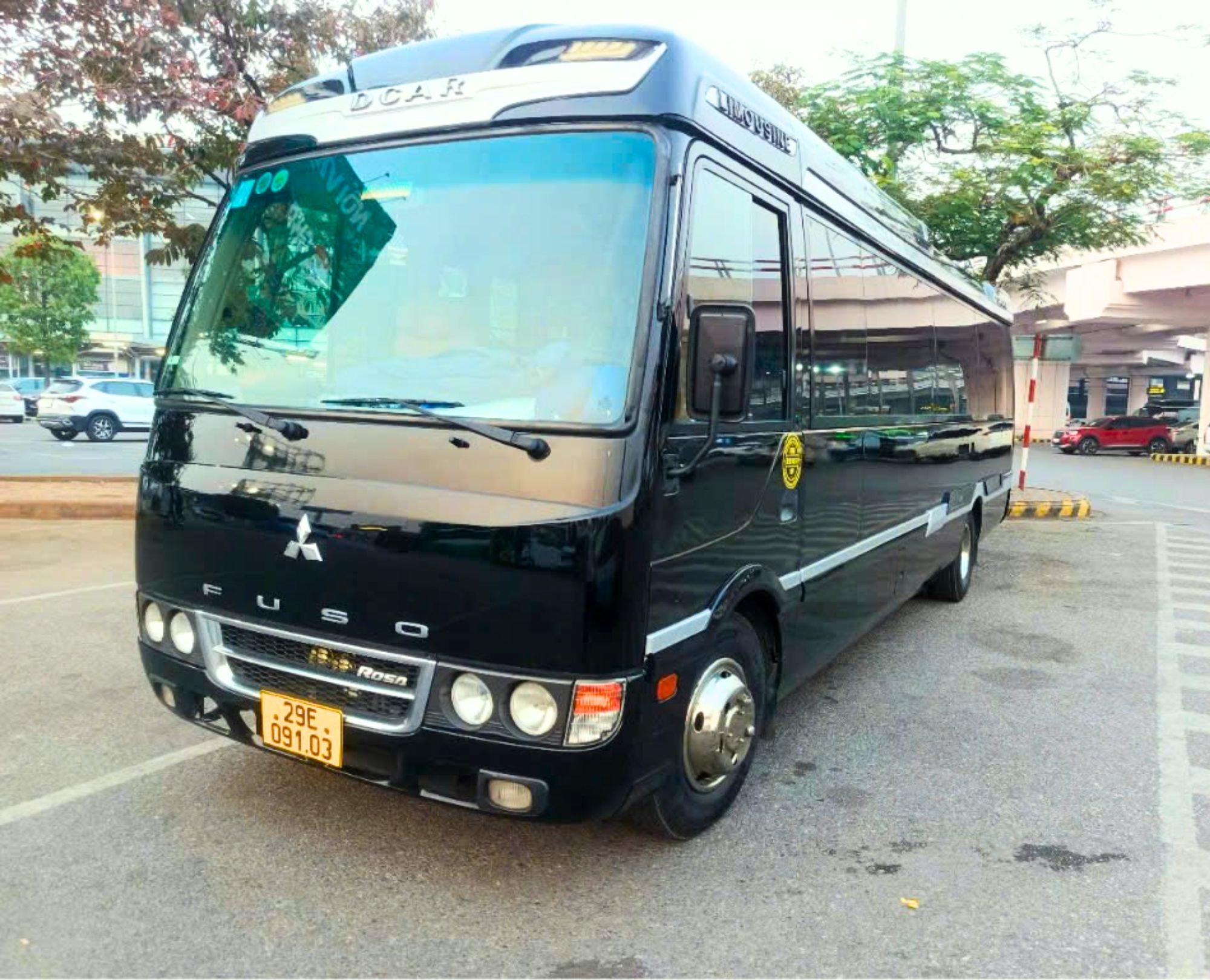 High-end-Fuso-19-seat-limousine-exterior-design-for-VIP-transportation