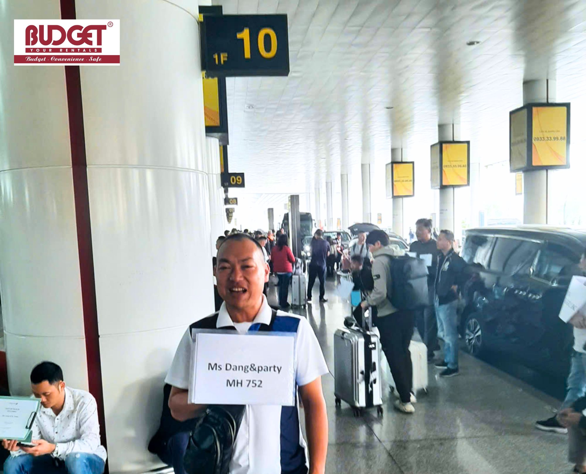 The-driver-is-waiting-for-passengers-at-Column-10-Noi-Bai-International-Airport