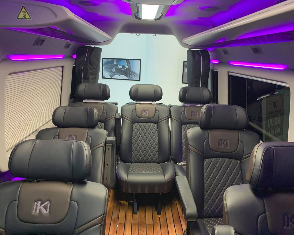 Black interior limousine 9 seat