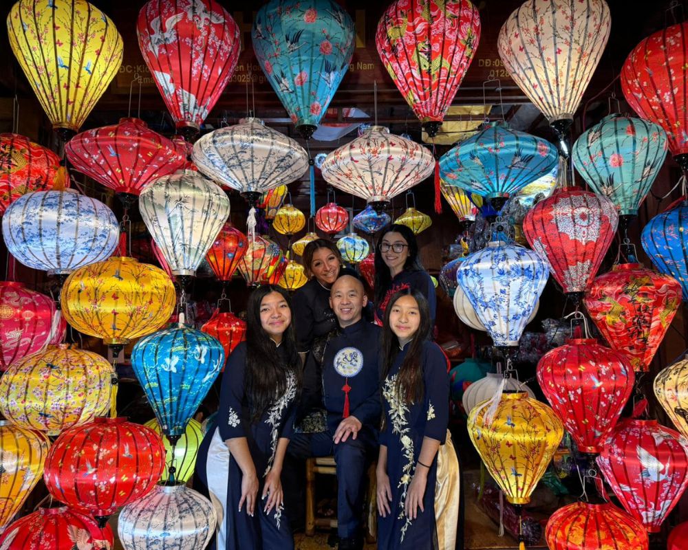 Take a photo with lanterns at Hoian 