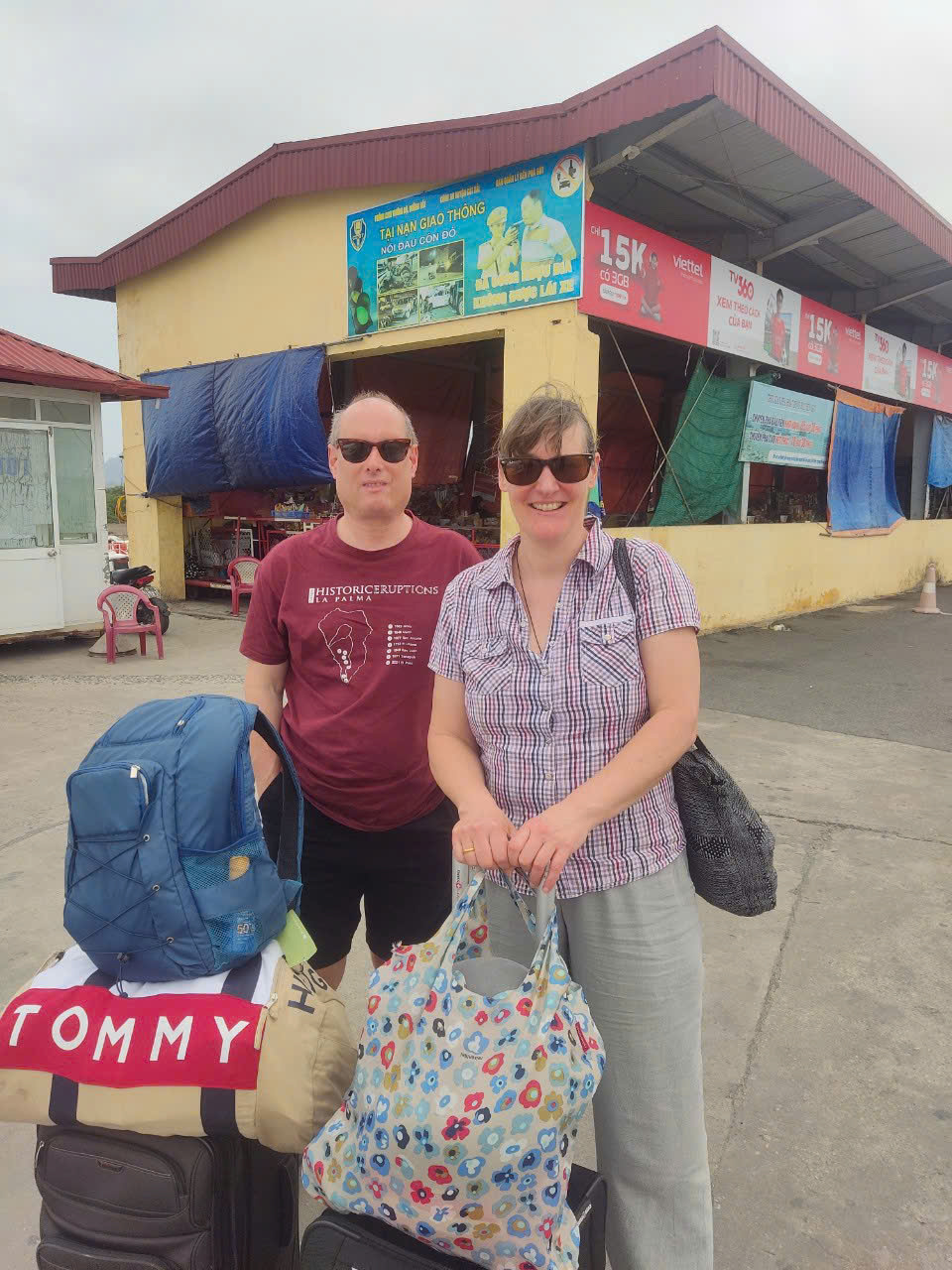 Tourist-go-to-Cat-Ba-island-by-our-private-car