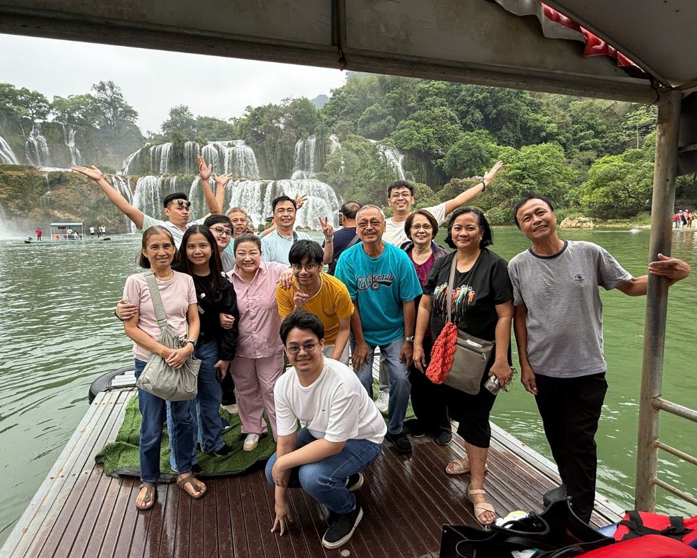 Ban Gioc waterfall by boat on the river