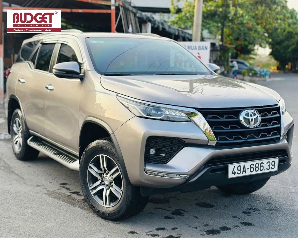 7-seat-Toyota-Fortuner-SUV