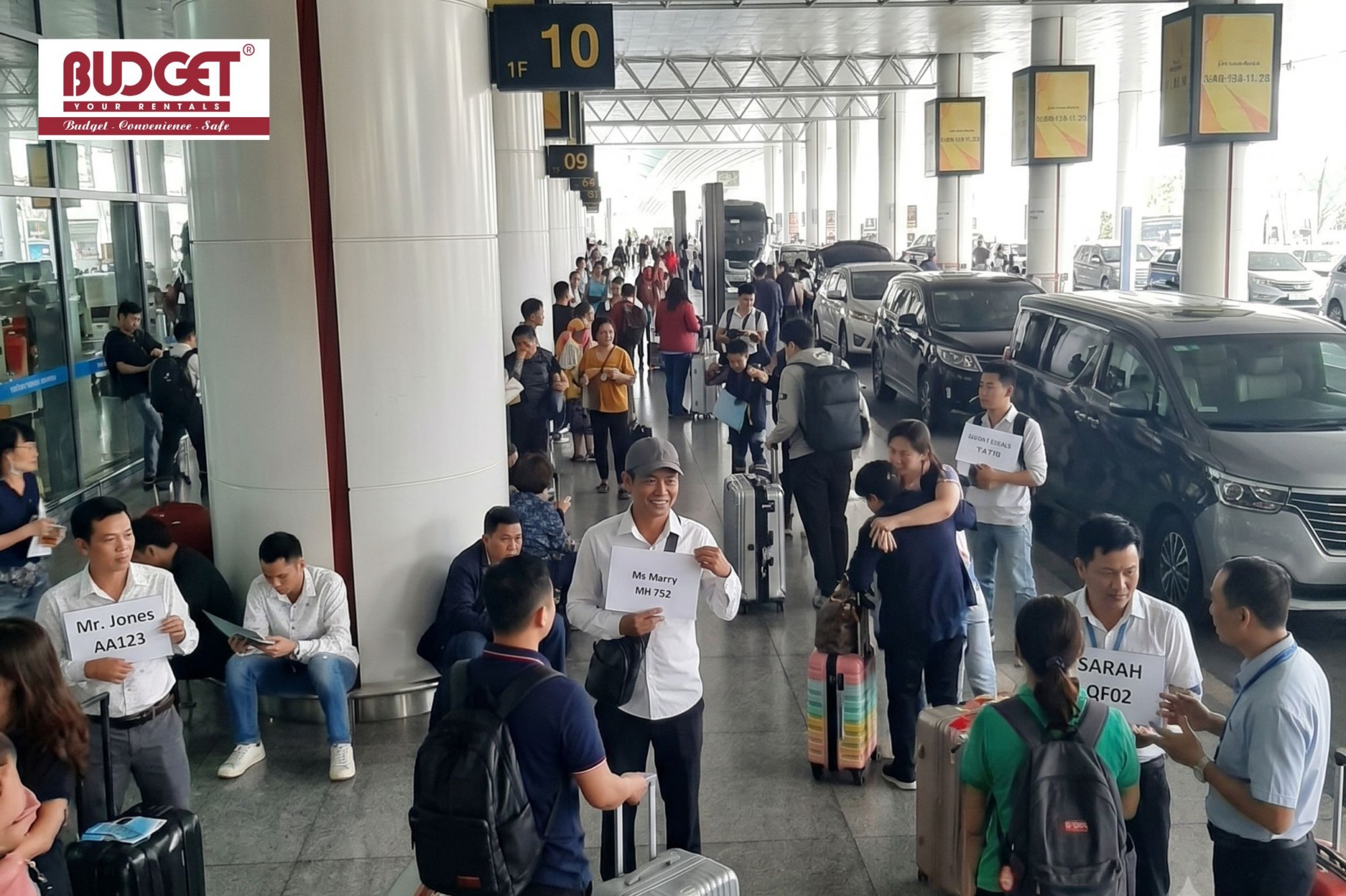 Drivers-holding-name-signs-to-welcome-passengers-at-Tan-Son-Nhat-Airport-arrival-hall