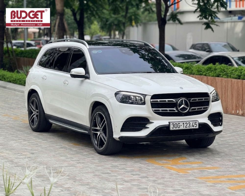 Front-view-of-a-luxurious-white-Mercedes-Benz-GLS-SUV