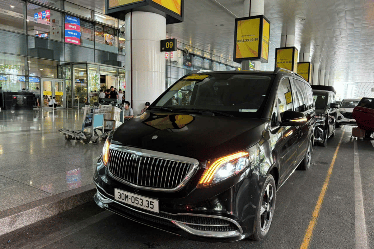 Hanoi-airport-transfer-with-Mercedes-V-class