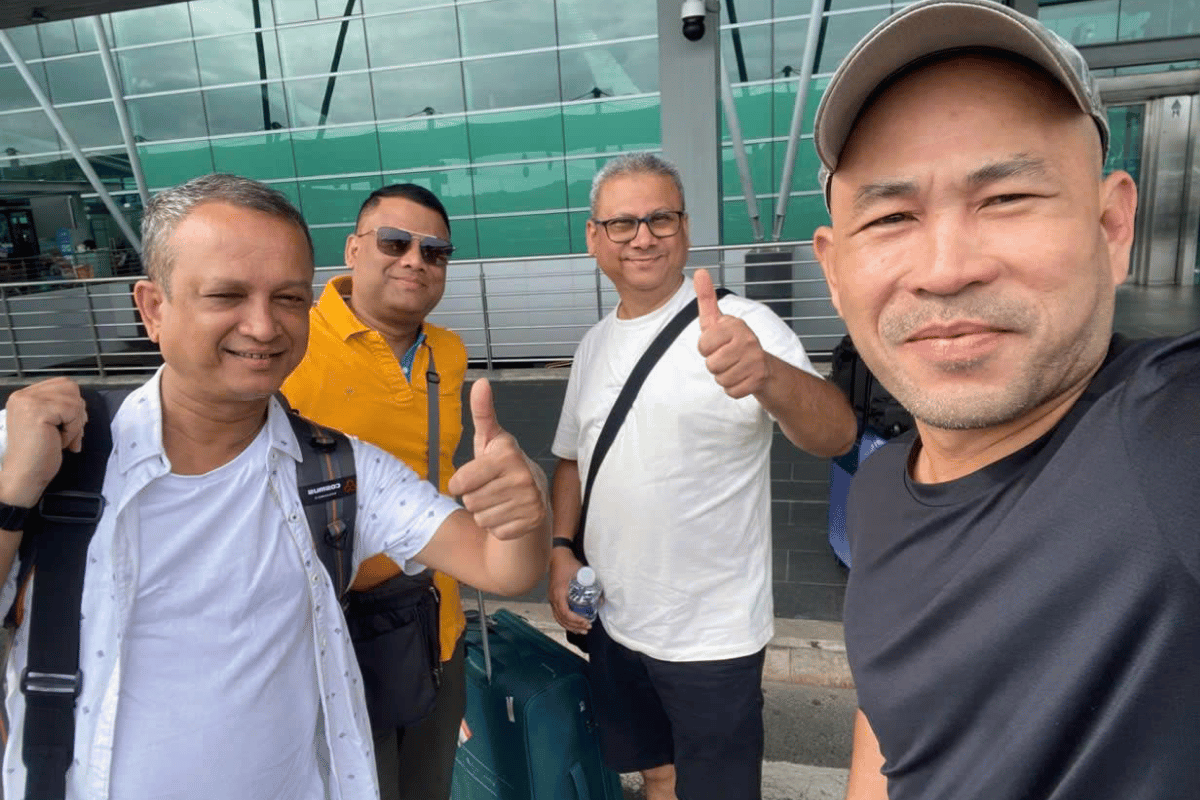 My-driver-said-good-bye-the-tourist-at-the-airport-departure