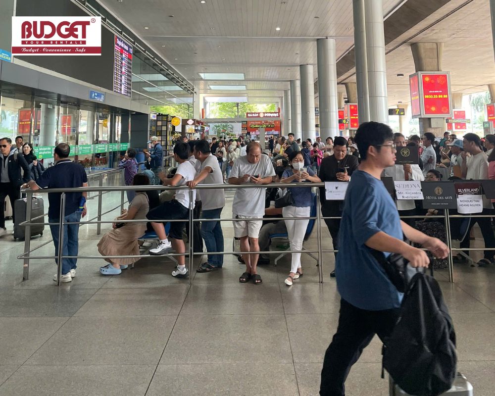 Our-drivers-holding-name-boards-for-a-professional-meet-and-greet-airport-transfer-service-at-Tan-Son-Nhat-arrival-terminal