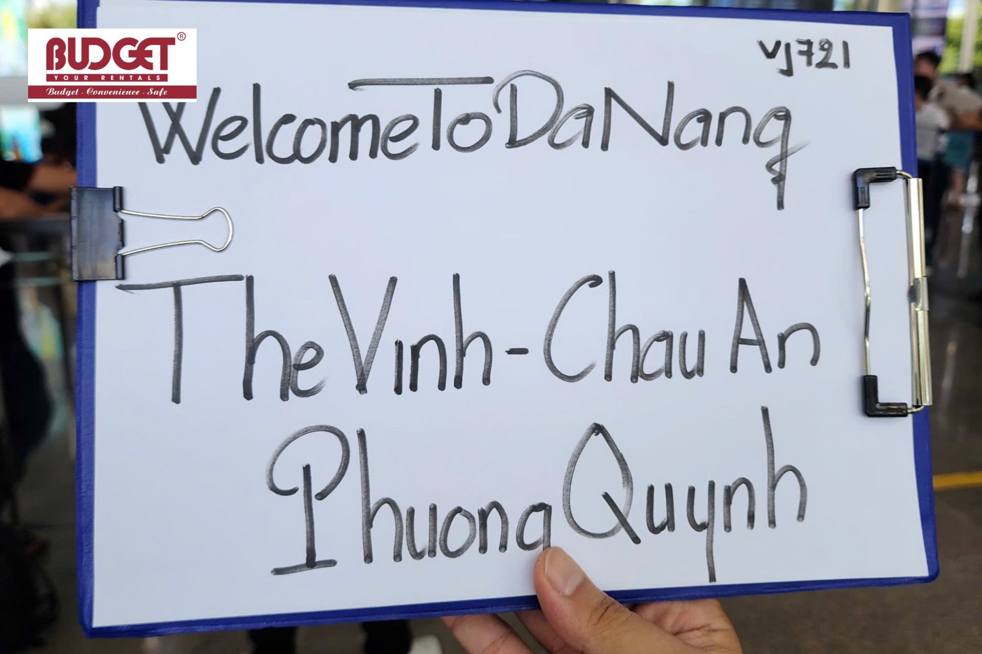 Our-hand-written-welcome-sign-for-passengers-arriving-at-Da-Nang-Airport