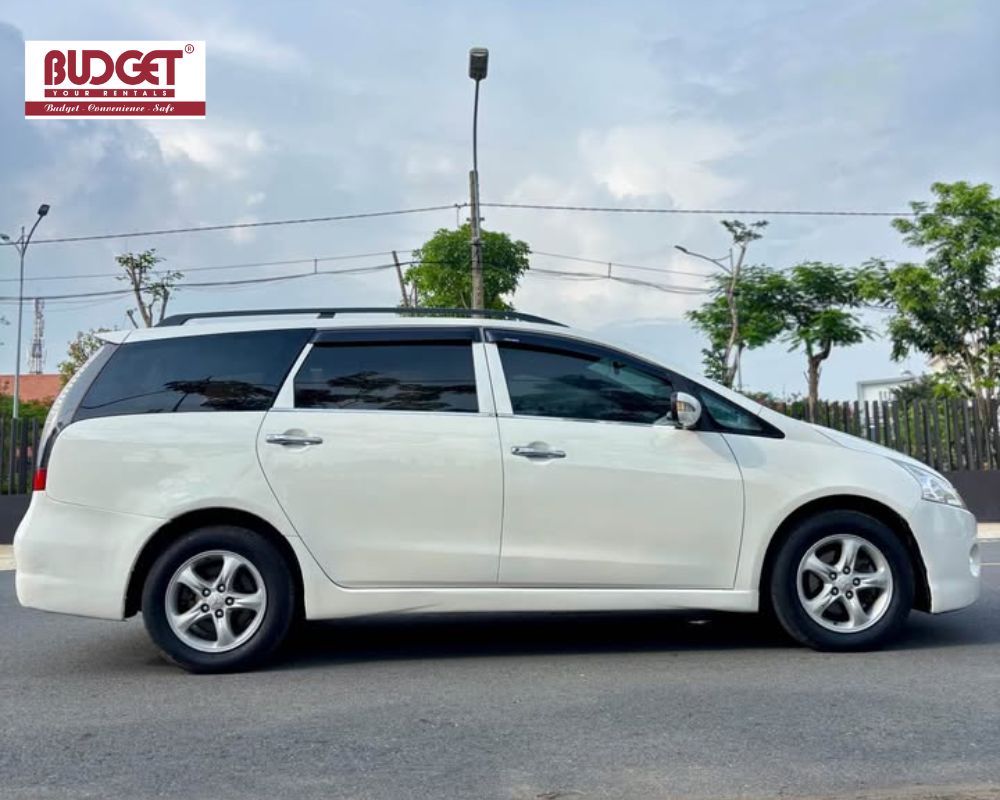 Side-view-of-a-white-7-seat-Mitsubishi-Grandis
