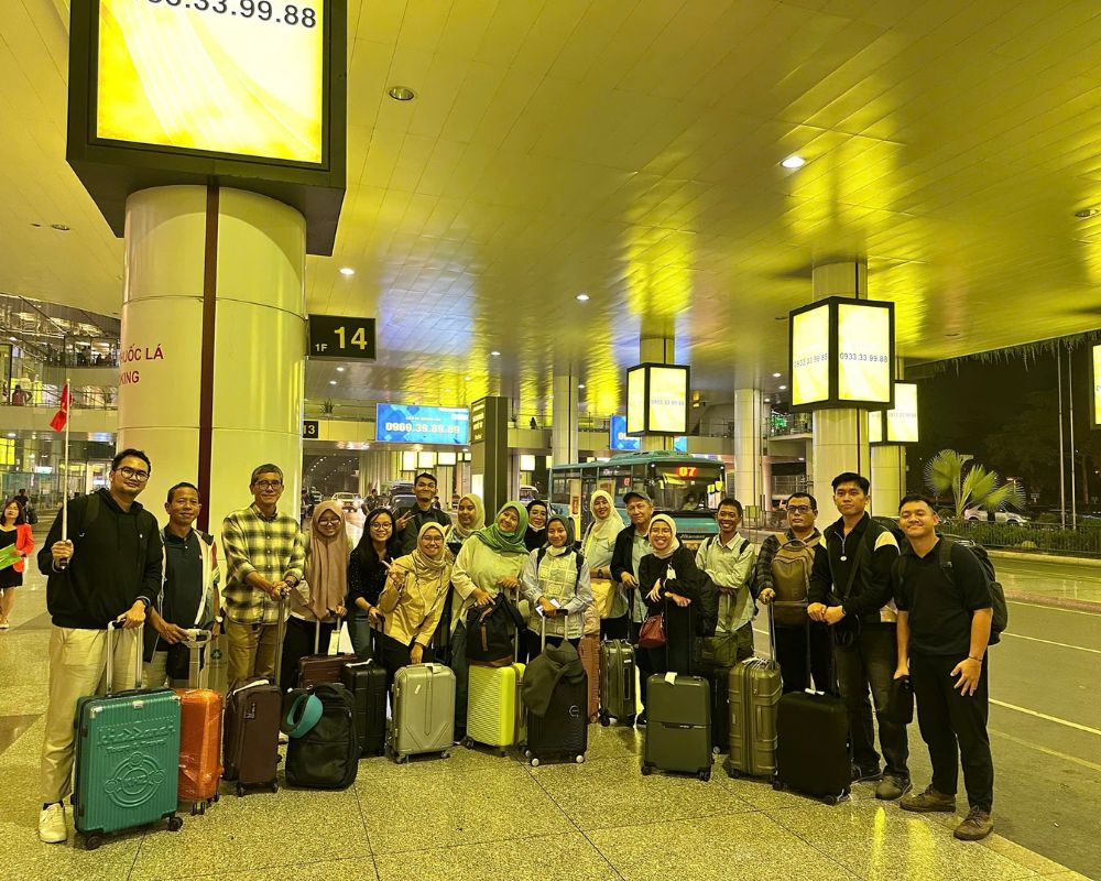 The tour group took a photo with our driver at Tan Son Nhat airport
