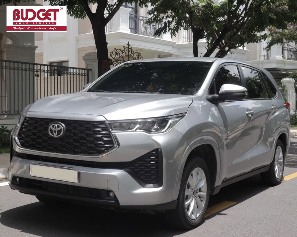 The-8-seater-Toyota-Innova-Cross-serves-the-Ho-Chi-Minh-City-to-Vung-Tau-route