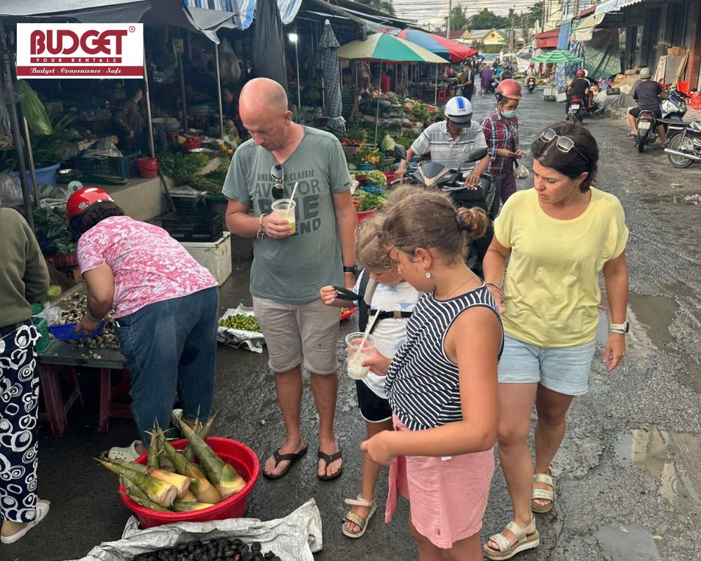 Travelers-stopping-at-a-traditional-Vietnamese-market-in-Long-An-to-explore-local-produce