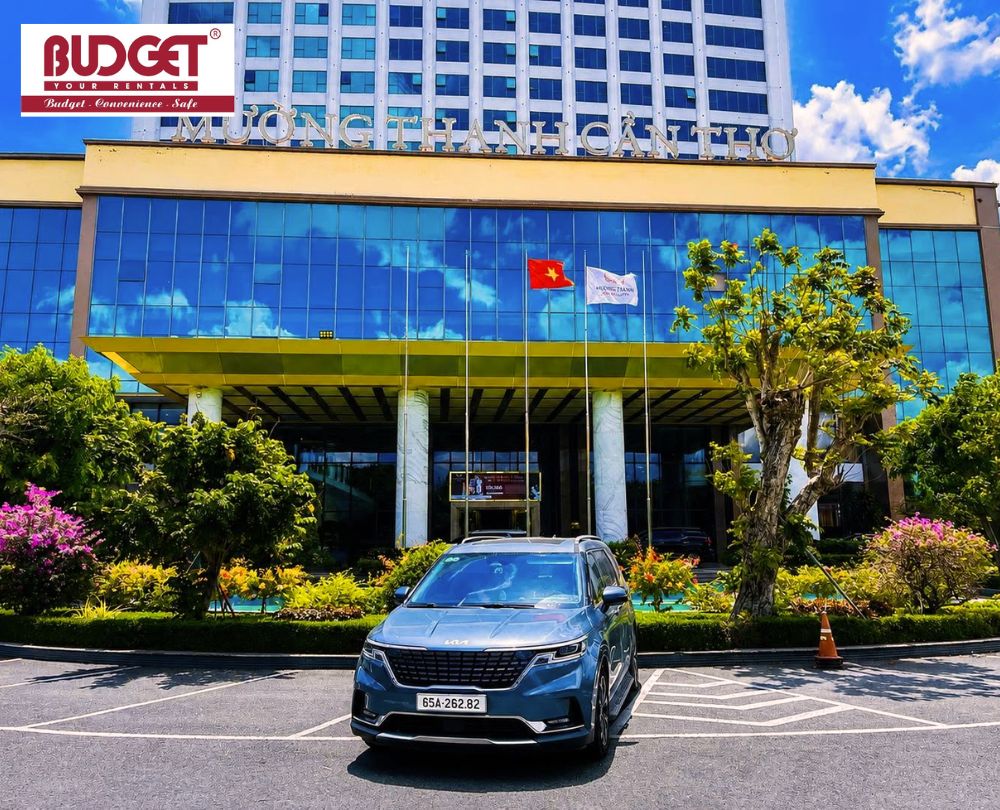 A-private-SUV-ready-for-hotel-pickup-and-transfers-from-Cantho-to-Ho-Chi-Minh-City