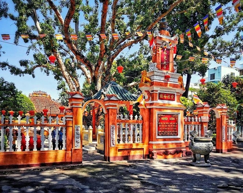 Twin gates of the Giac Lam Pagoda Ho Chi Minh