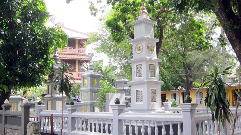 The tomb towers at Giac Lam Pagoda