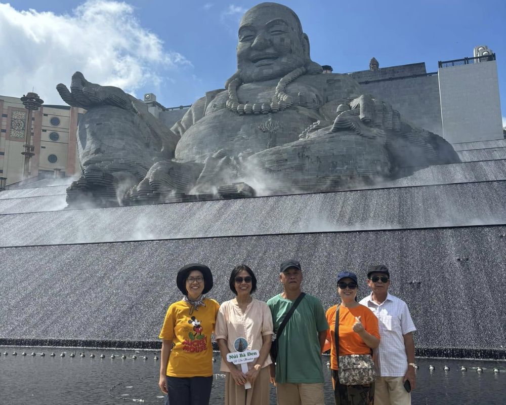 Buddha statue in Ba Den mountain