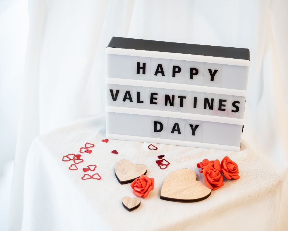 Lightbox with the message Happy Valentine's Day and romantic decoration