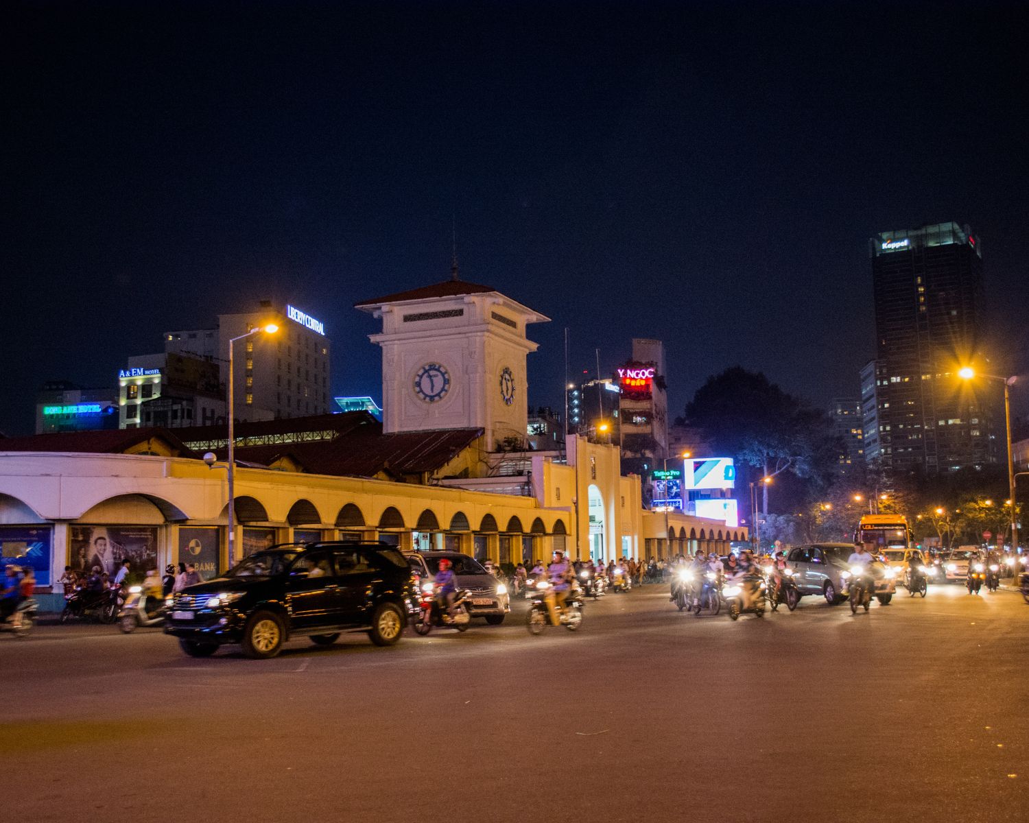 Ben Thanh Market at night