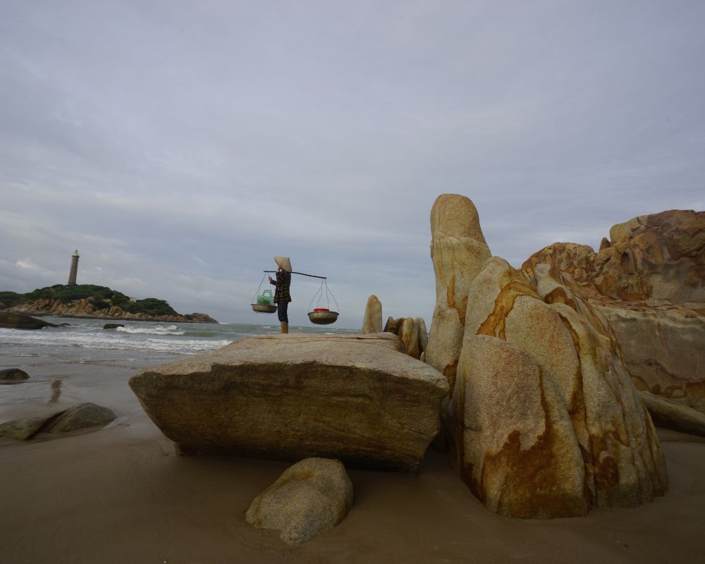 Near-Lighthouse-of-Phu-Quy