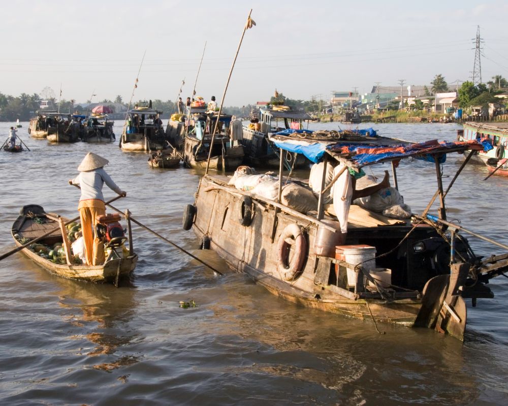 Visit Cantho floating market from Chau Doc