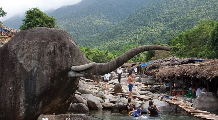 Elephant Springs - Lang Co Beach and mable mountain