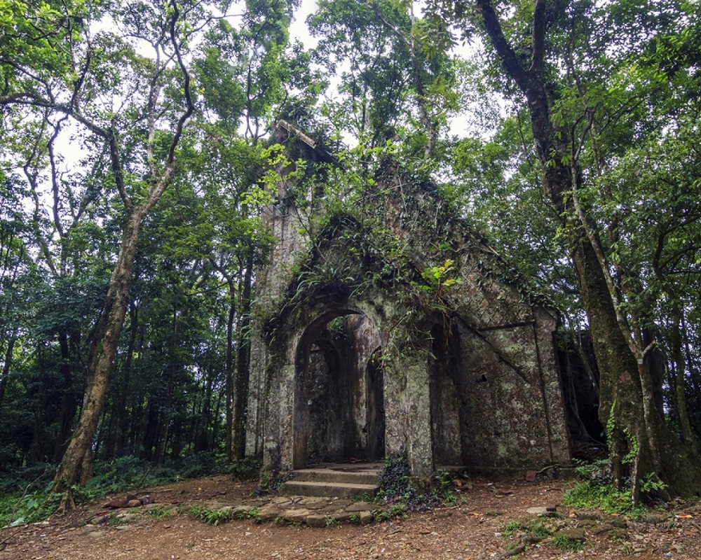 Old-church-on-forest-at-Bavi