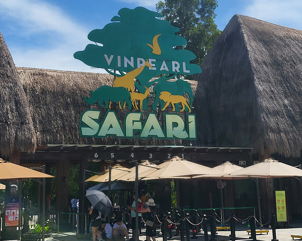 Spend-some-time-at-the-Vinpearl-Safari