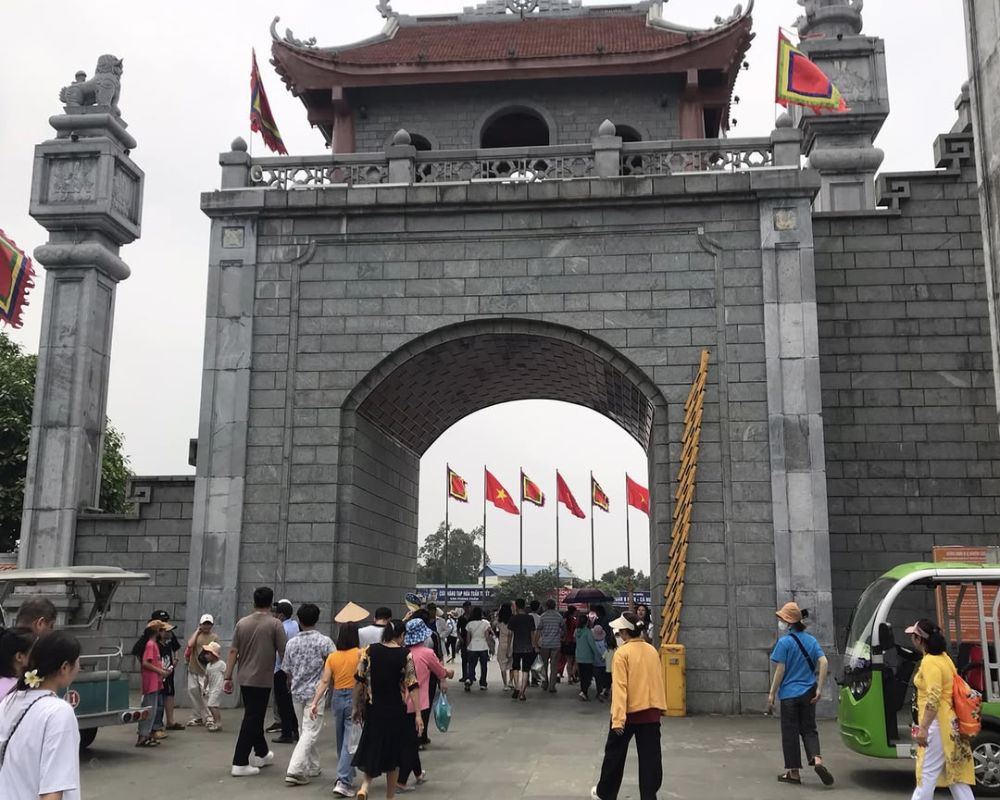 Gate of Hung King Temple