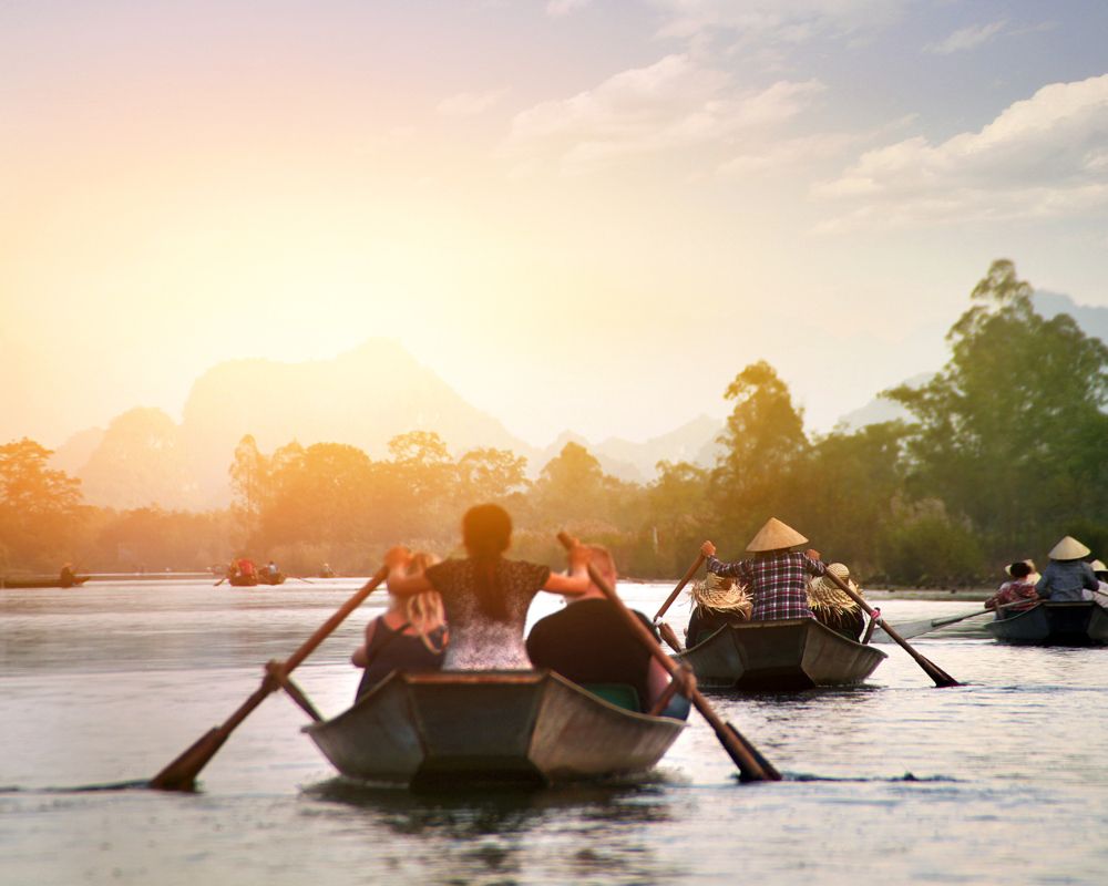 The trip on the Yen River boat