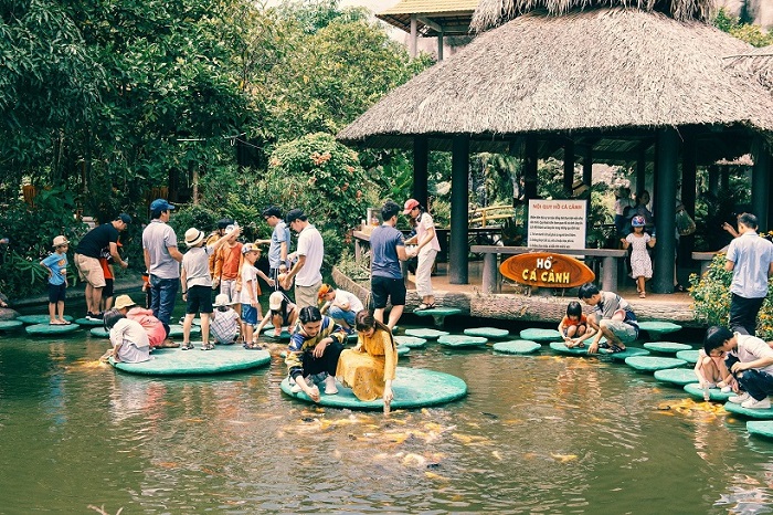 Rent-a-boat-bike-local-guide-at-can-tho-floating-market-by-yourself-11