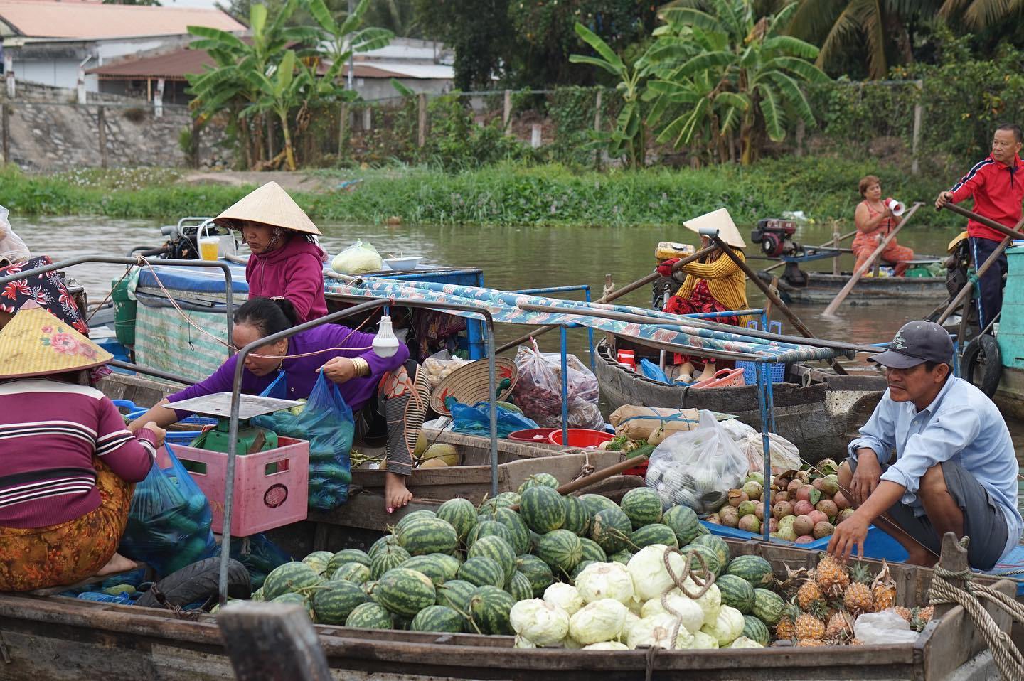 Rent-a-boat-bike-local-guide-at-can-tho-floating-market-by-yourself-2