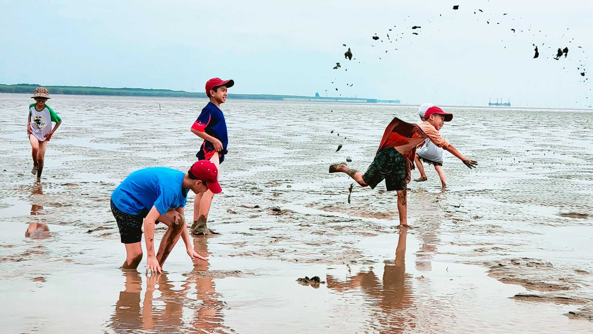 Bac Lieu Beach with many people around