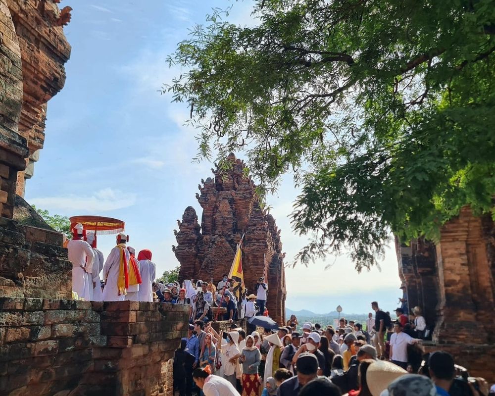 Ceremonial procession at the ancient Po Sah Inu tower