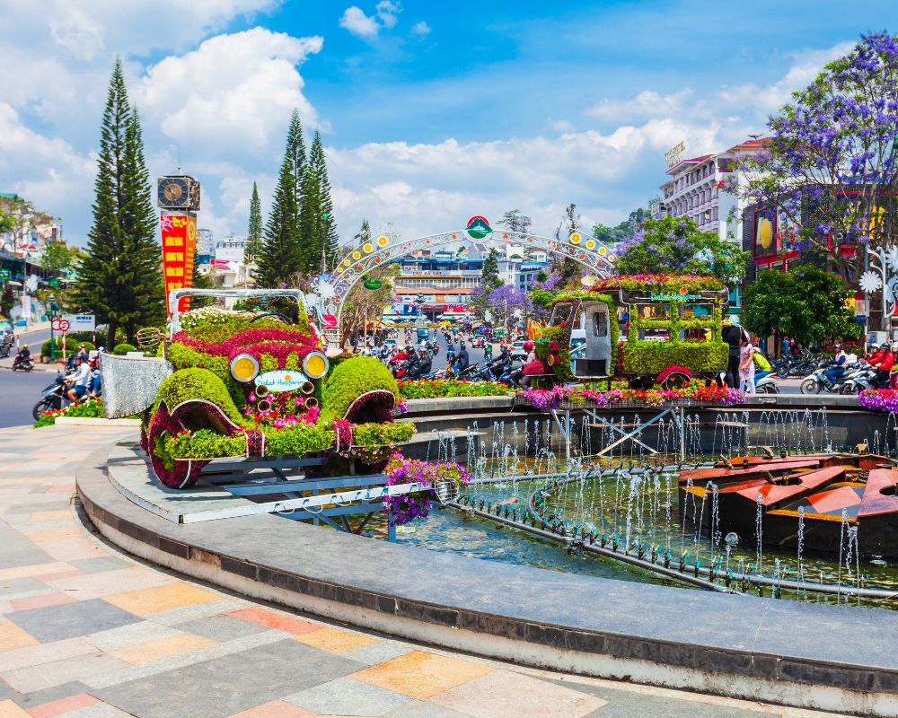 Dalat City Centre with many flowers