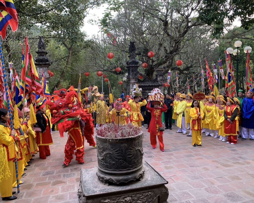 Sacred ritual honoring Saint Giong at Soc Temple in Hanoi