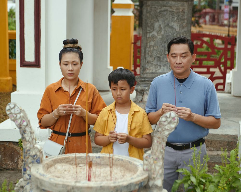 Visit pagoda in Ghost festival