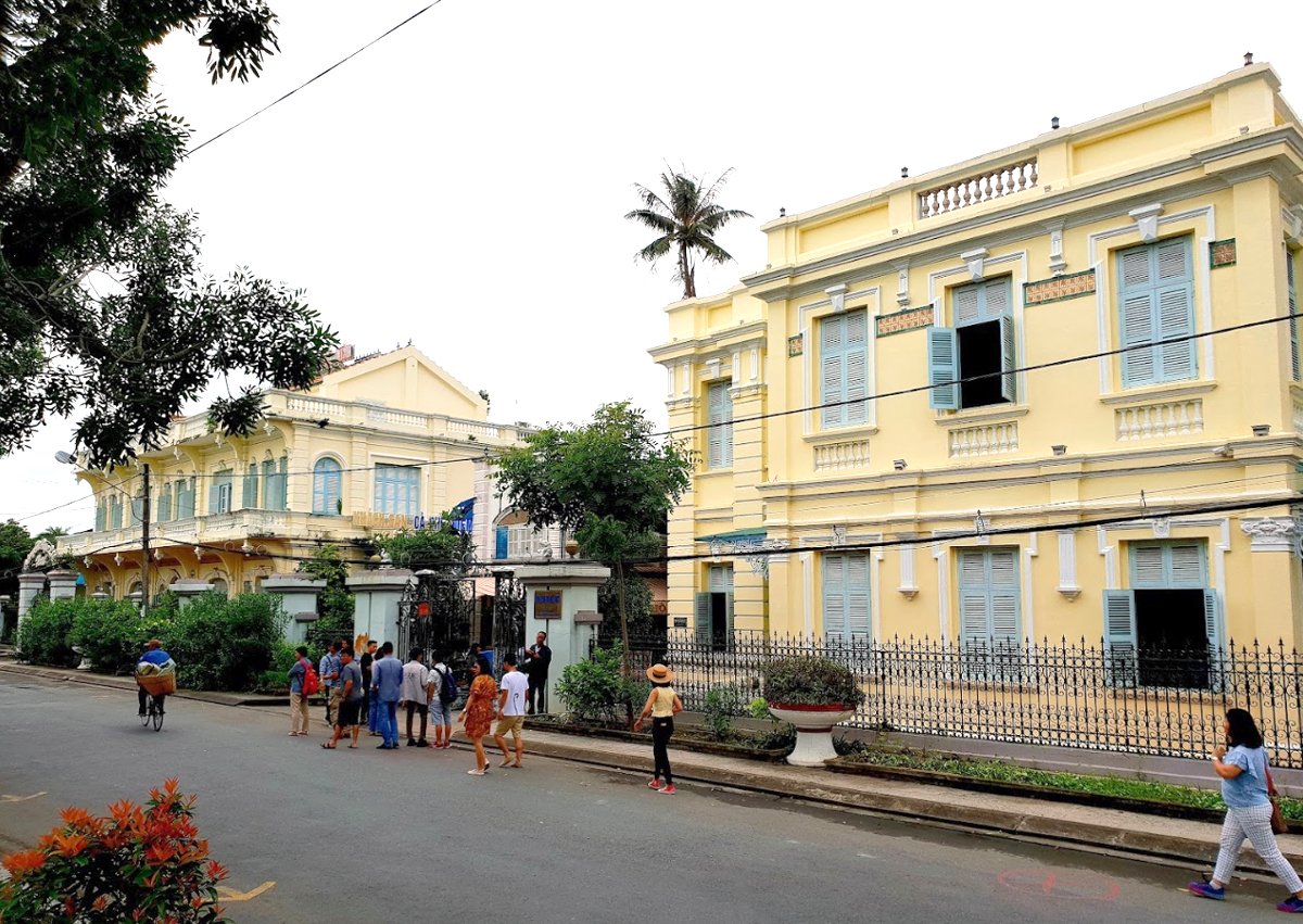 The front view of Cong Tu Bac Lieu House