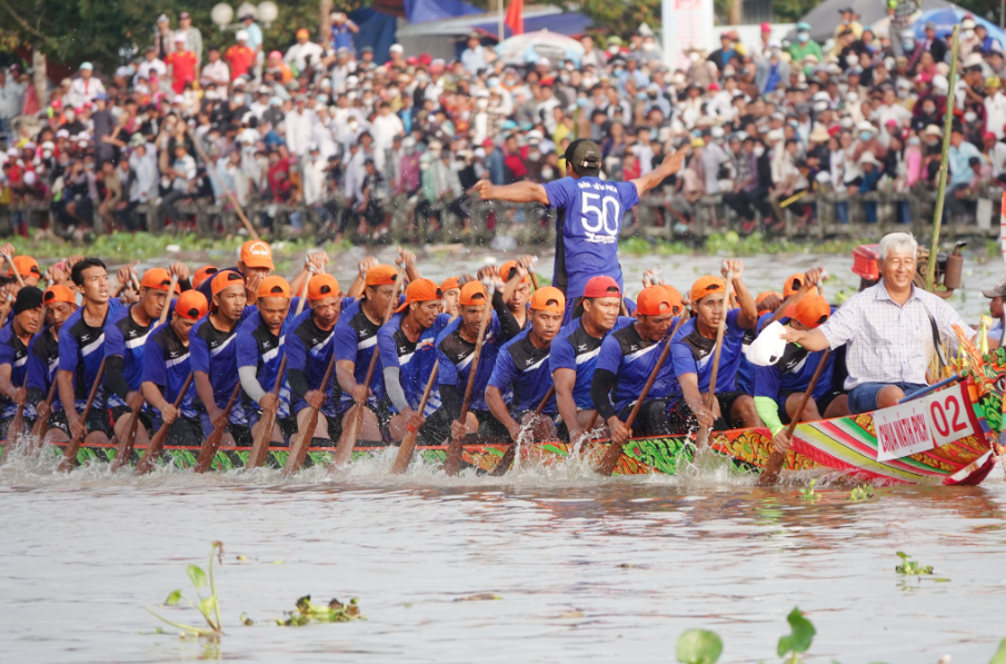 Ghe Ngo Boat Race Festival in Soc Trang