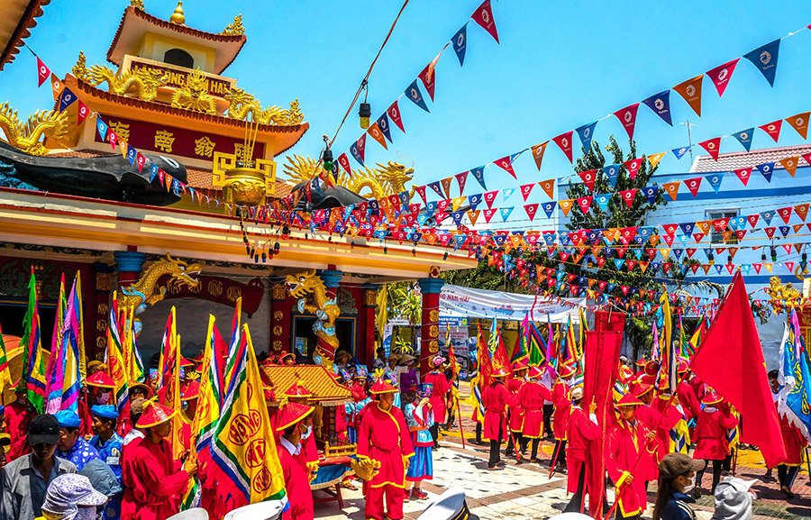 Nghinh Ong ceremony at Lang Ong Nam Hai