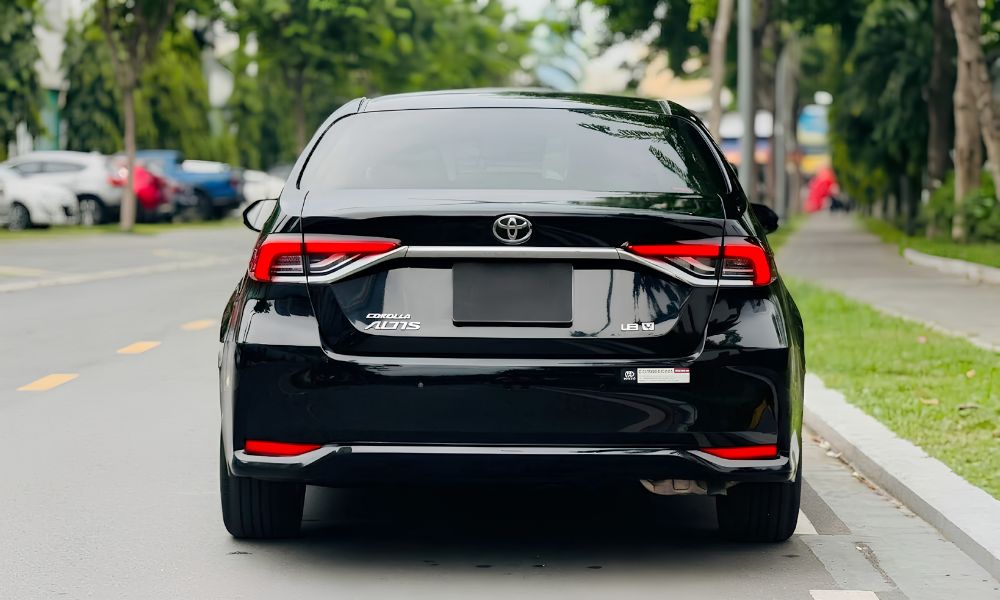 Behind-Toyota-Altis