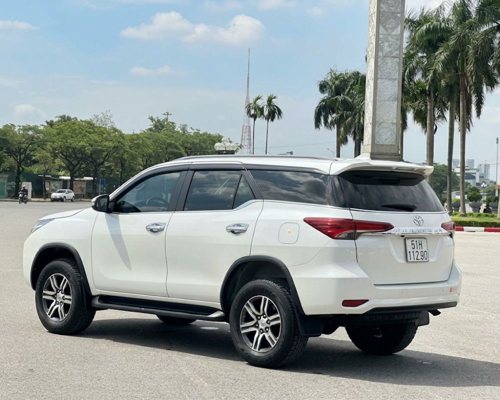 Behind-Toyota-Fortuner-7-seat-SUV