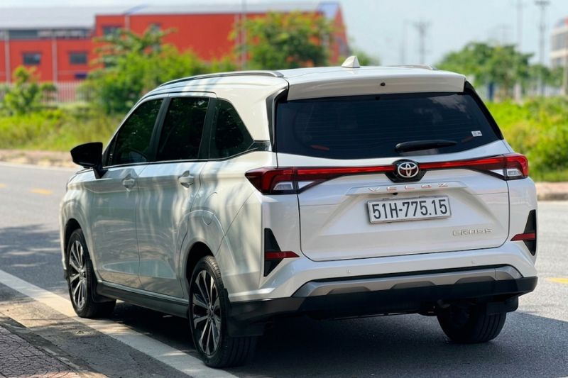 Behind-Toyota-Veloz-7-seat