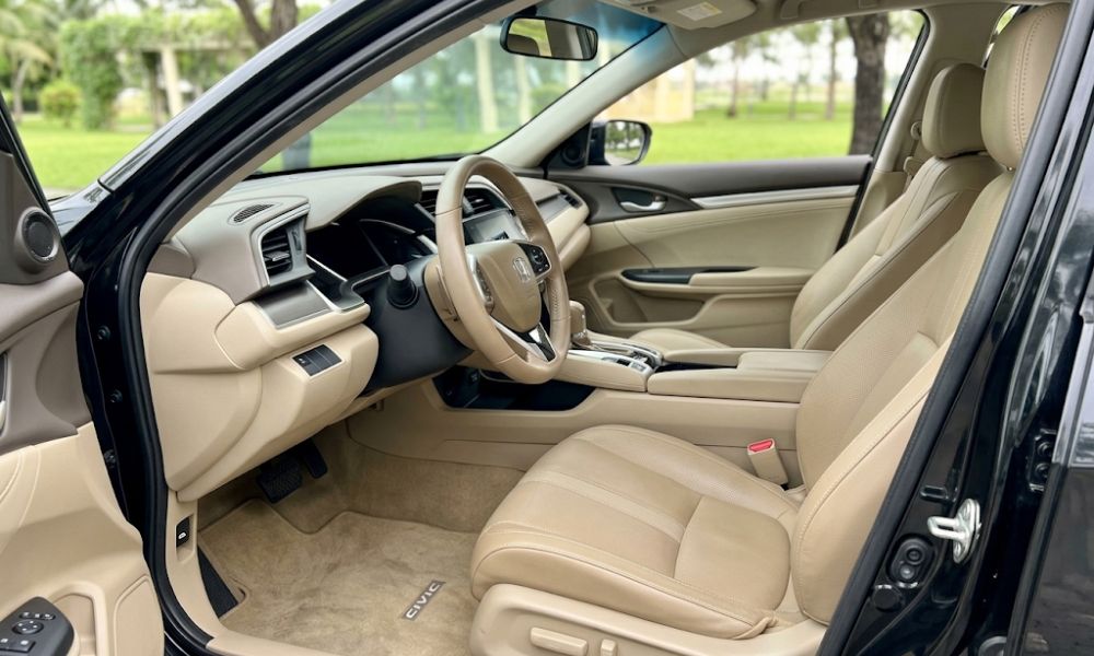 Cabin-Honda-Civic