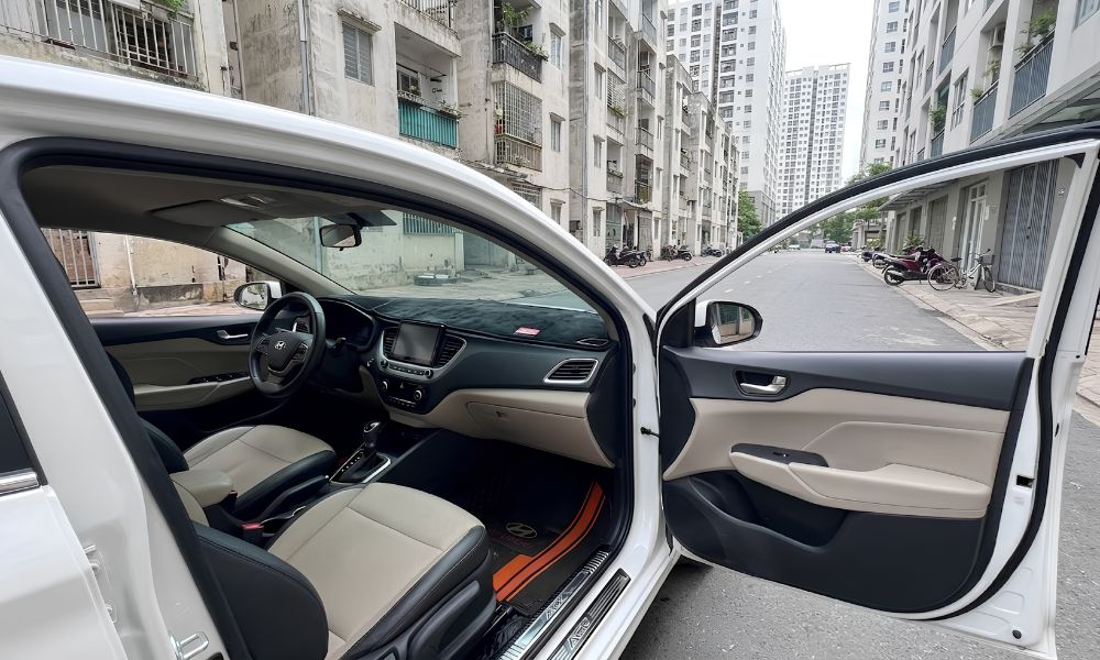 Cabin-Hyundai-Accent