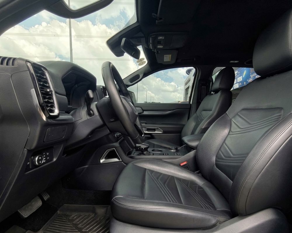 Cabin-of-Ford-Everest-7-seat